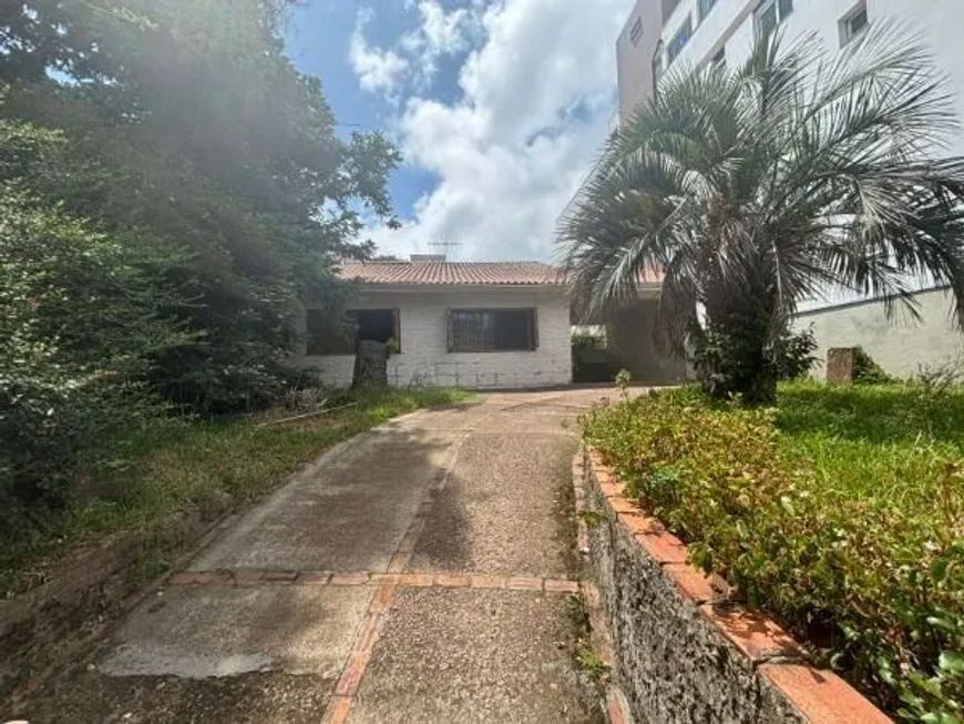 Casa térrea de 3D no miolo do Bairro Tristeza.