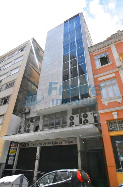 Escritório para Aluguel no Centro com 98 m² de Área Útil Disponível