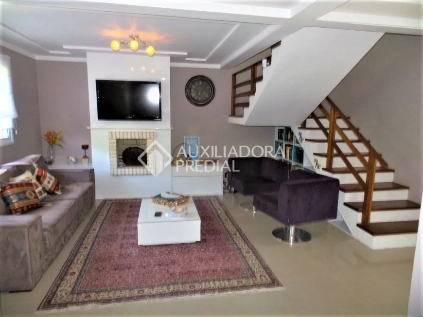 Casa de 3 quartos no bairro Guarujá.
