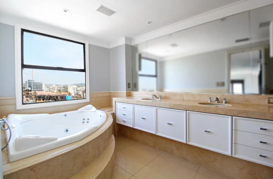 Apartamento à venda no bairro Auxiliadora com 373 m² e 3 dormitórios/quartos disponíveis.
