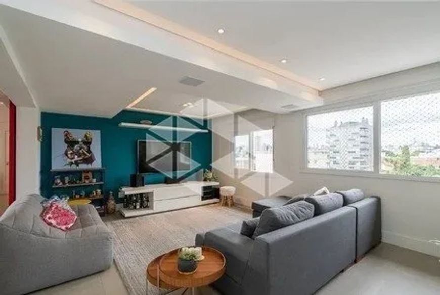 Apartamento 3 dormitórios transformado em 2, 2 suítes, 4 vagas de garagem, Bairro Petrópolis, Porto