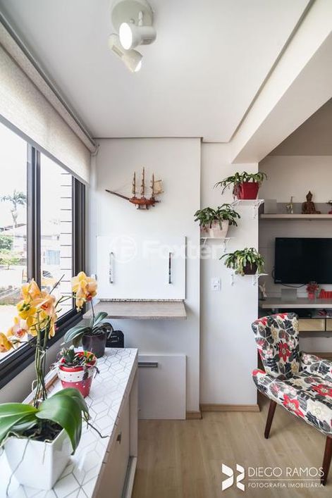 Apartamento à venda Rua Roque Calage, Passo da Areia - Porto Alegre