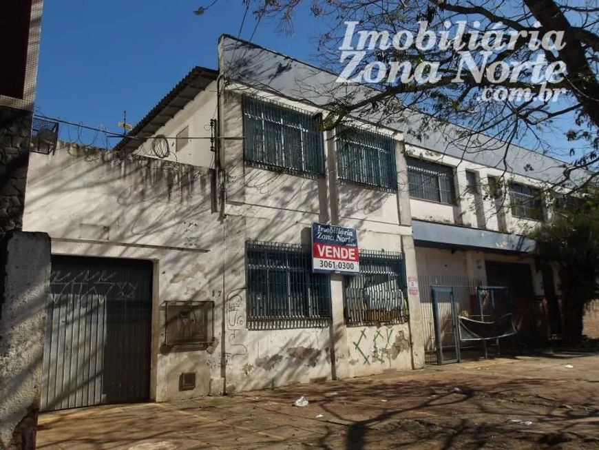 Prédio amplo, localizado na Rua Álvaro Chaves. Conta c/ 252m² de área privativa, distribuídos em cer