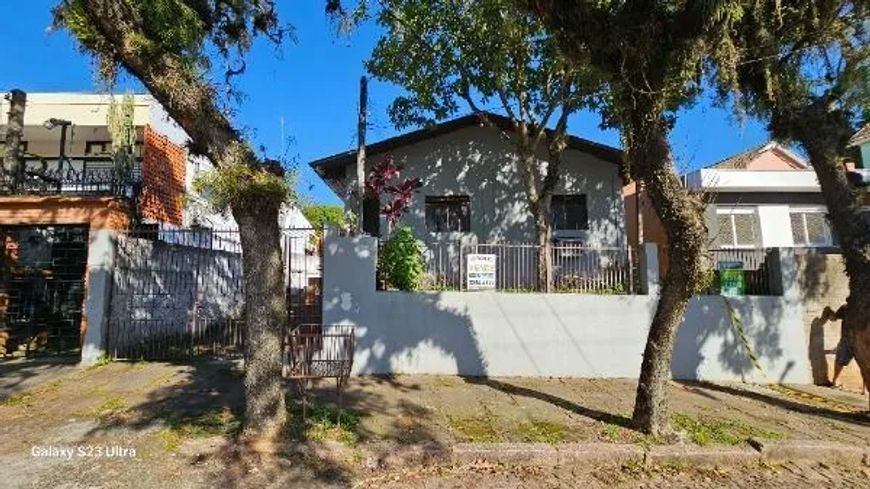 Casa em Porto Alegre, no bairro Tristeza, com 3 dormitório(s), e 3 banheiros, à venda.