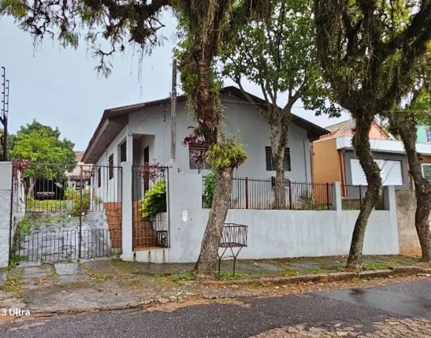 Casa em Porto Alegre, no bairro Tristeza, com 3 dormitório(s), e 3 banheiros, à venda.