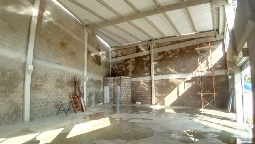 Excelente prédio comercial localizado na Av. Juca Batista, no bairro Aberta dos Morros. Loja com 233