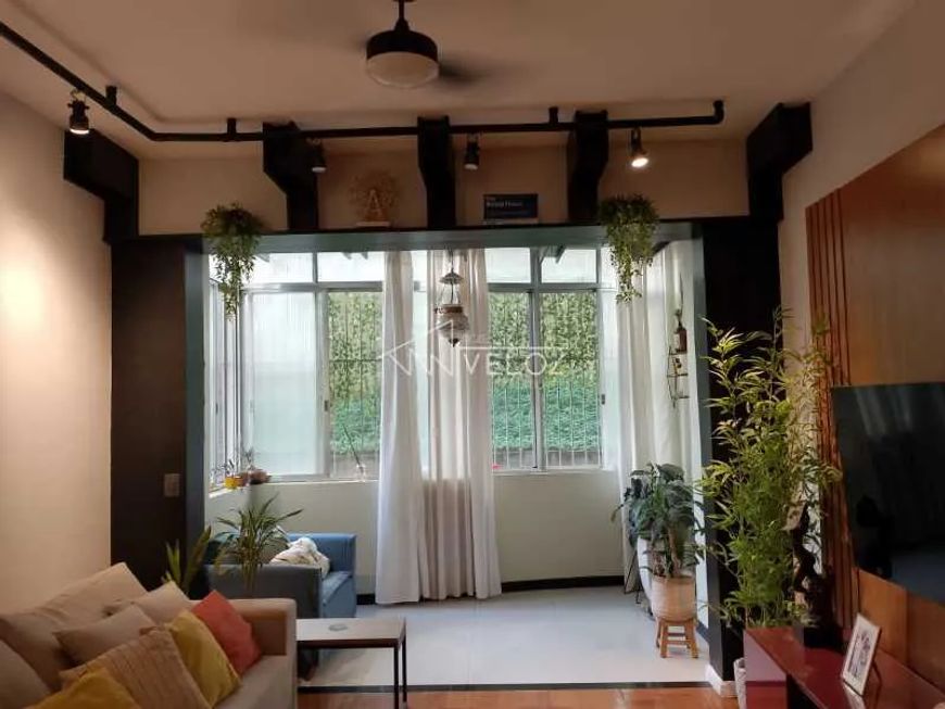 Apartamento : / Residencial / Laranjeiras
