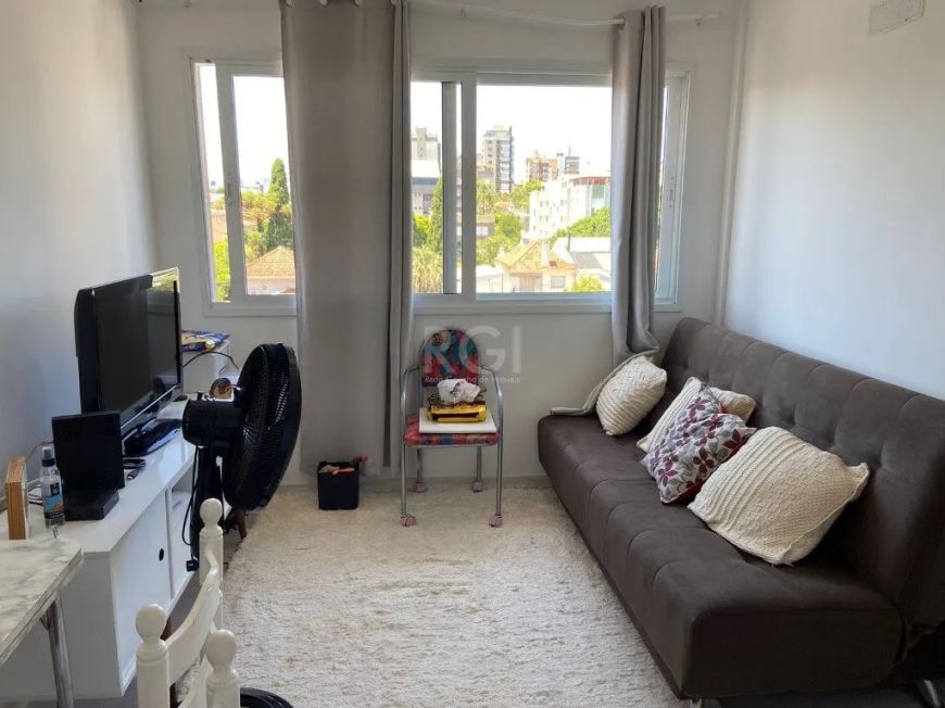Ótimo apartamento no bairro Santa Cecília, andar alto, lateral, com 2 dormitórios, e vaga. Possui li