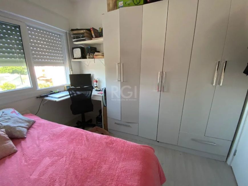 Ótimo apartamento no bairro Santa Cecília, andar alto, lateral, com 2 dormitórios, e vaga. Possui li