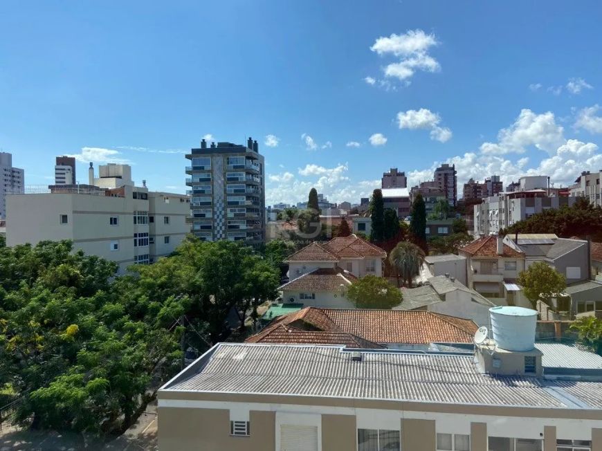 Ótimo apartamento no bairro Santa Cecília, andar alto, lateral, com 2 dormitórios, e vaga. Possui li