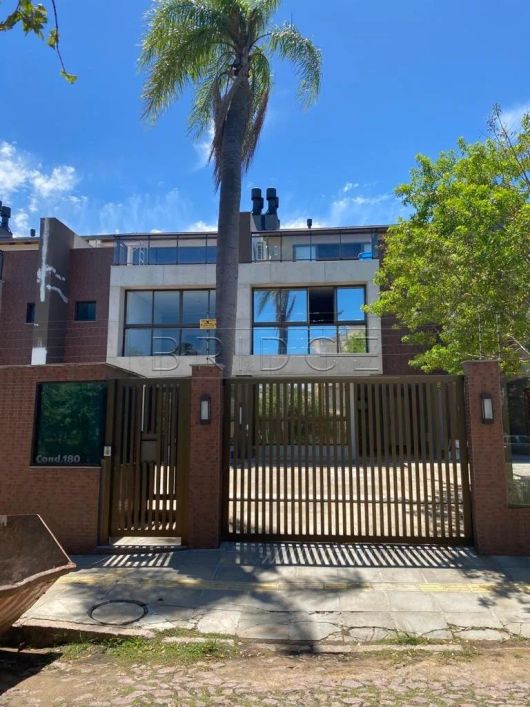 Casa Condomínio 180 3 suites tristeza
