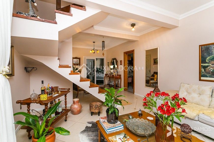 Linda casa estilo sobrado no bairro Espírito Santo