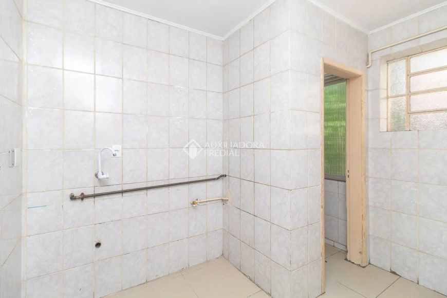 Imóvel para aluguel possui 75 metros quadrados com 3 quartos em Humaitá - Porto Alegre - RS