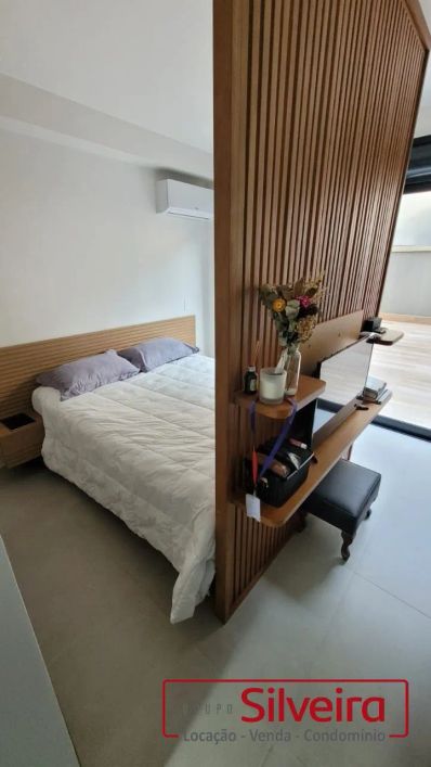 Apartamento em Porto Alegre, no bairro Mont Serrat, à venda.