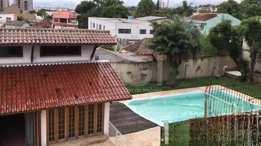 Aluguel de casa residencial na Glória com 500 m² e 3 dormitórios/quartos disponíveis