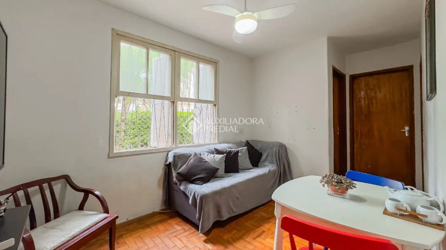 Apartamento térreo com 51,20 m² privativos, 02 quartos, condomínio com estacionamento rotativo, 02 s