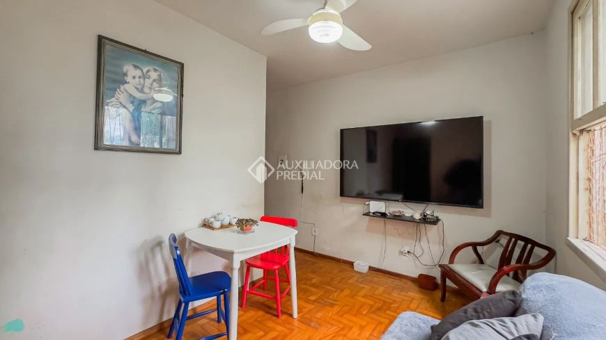 Apartamento térreo com 51,20 m² privativos, 02 quartos, condomínio com estacionamento rotativo, 02 s
