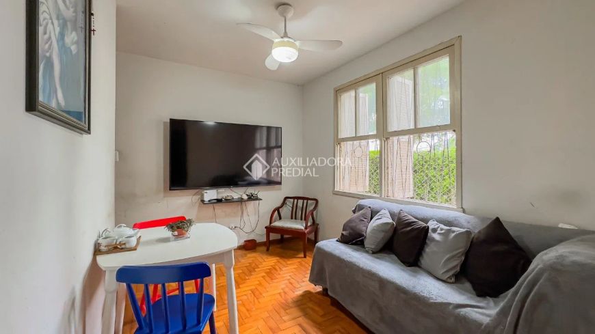 Apartamento térreo com 51,20 m² privativos, 02 quartos, condomínio com estacionamento rotativo, 02 s