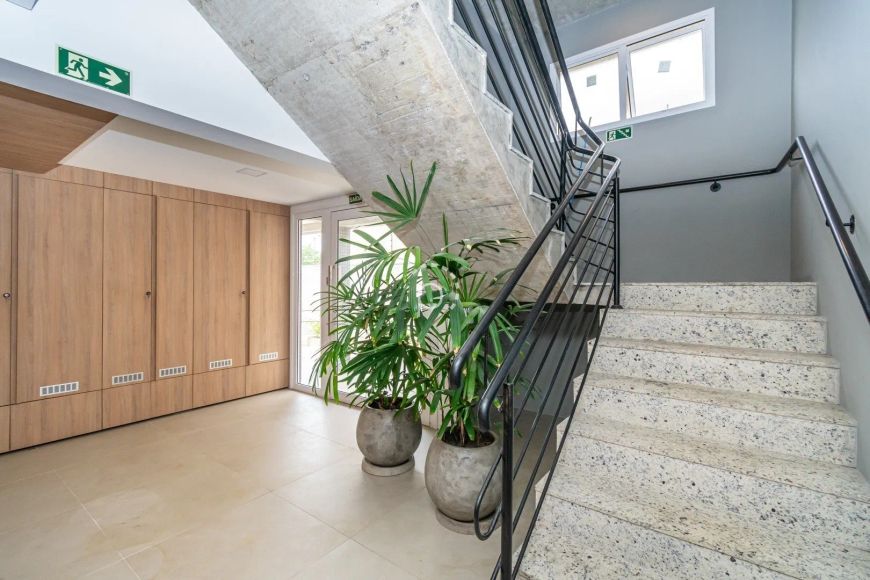 Venda de Apartamento em bairro Tristeza com 66m² Área Const.