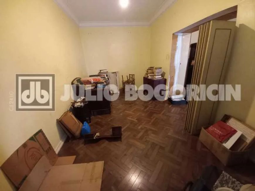 PRÓXIMO PAISSANDU - R$ 7.058,00 POR METRO QUADRADO - 170m² NO IPTU - 4 QUARTOS - 1 SUÍTE- VARANDAS I