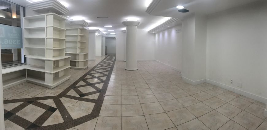 Loja para aluguel possui 240 metros quadrados