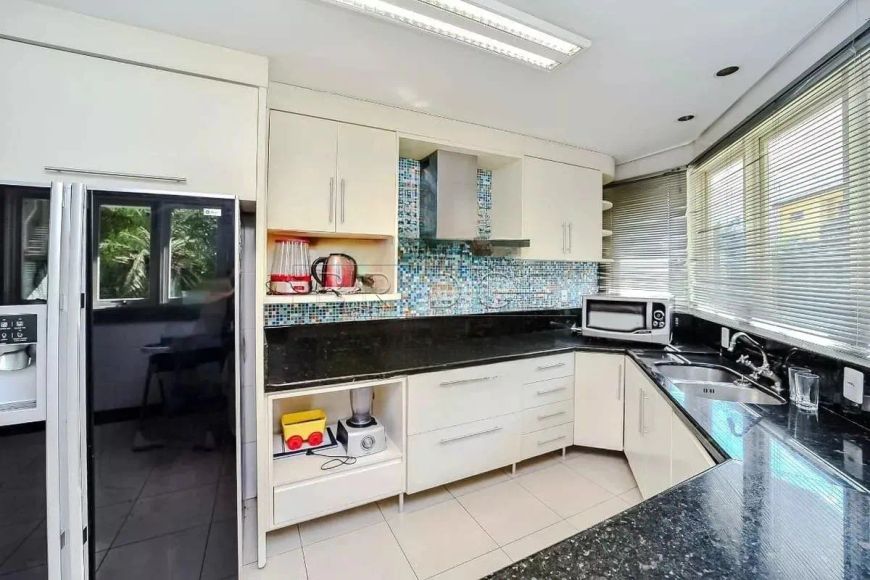 Casa Ampla 207m² de esquina 4 quartos no Ecoville