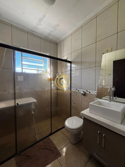 Imperdível casa à venda em Jacareí-SP, bairro Jardim Primavera: 3 quartos, 1 suíte, 1 sala, 3 banhei