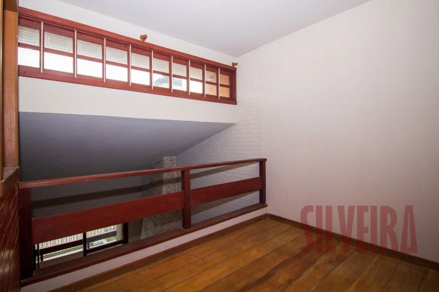 CASA COM PISCINA E 4 DORMITÓRIOS - CRISTO REDENTOR