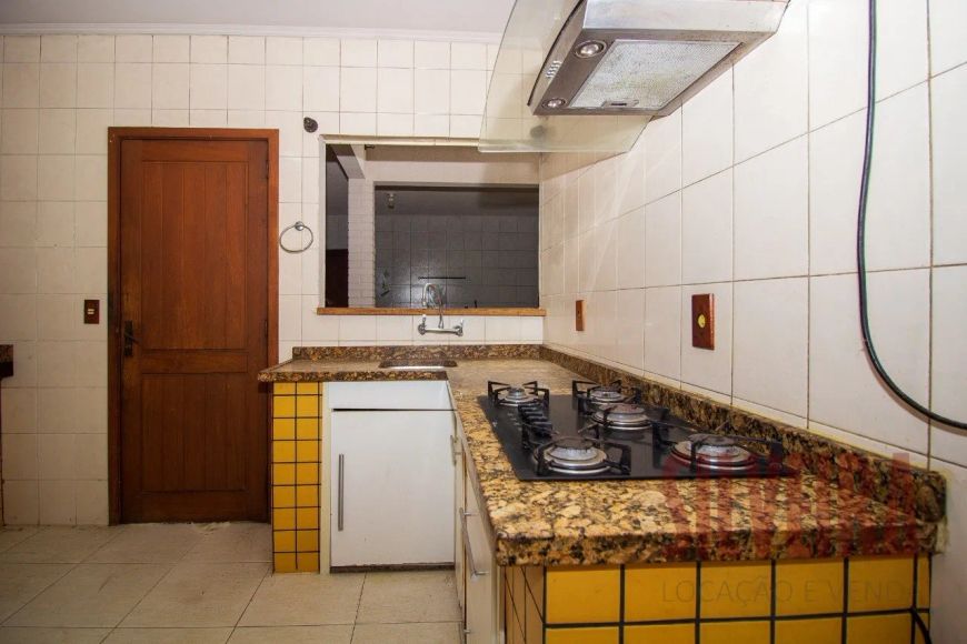 CASA COM PISCINA E 4 DORMITÓRIOS - CRISTO REDENTOR