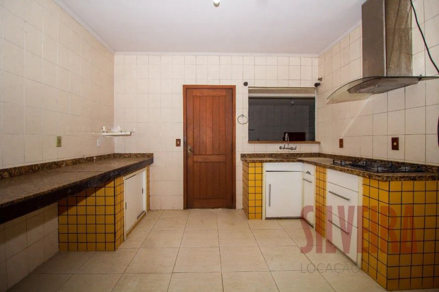 CASA COM PISCINA E 4 DORMITÓRIOS - CRISTO REDENTOR
