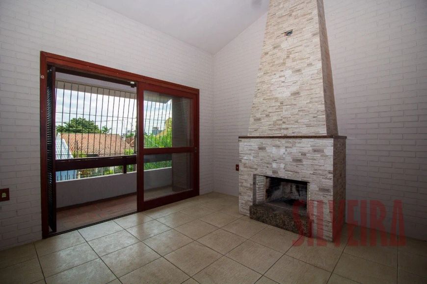 CASA COM PISCINA E 4 DORMITÓRIOS - CRISTO REDENTOR