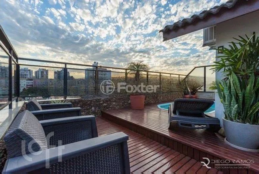 Vendo linda Cobertura com 290m² de 4 quartos, 2 suítes, piscina e 2 vagas. Boa Vista - Porto Alegre