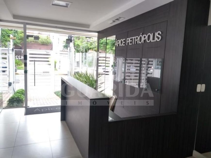 Conjunto comercial no bairro Petrópolis.