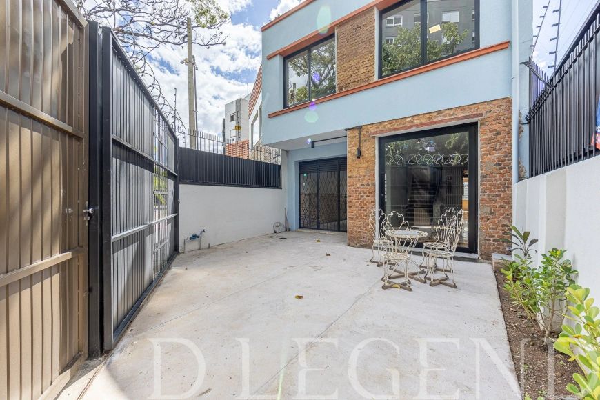 - Casa Comercial Reformada