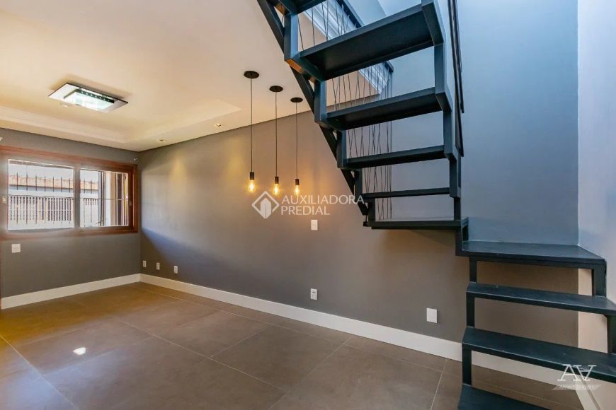 Duplex para venda com 102 metros quadrados com 1 quarto em Santa Cecília - Porto Alegre - RS