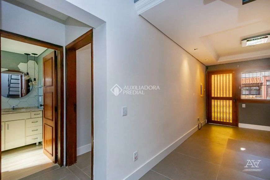 Duplex para venda com 102 metros quadrados com 1 quarto em Santa Cecília - Porto Alegre - RS
