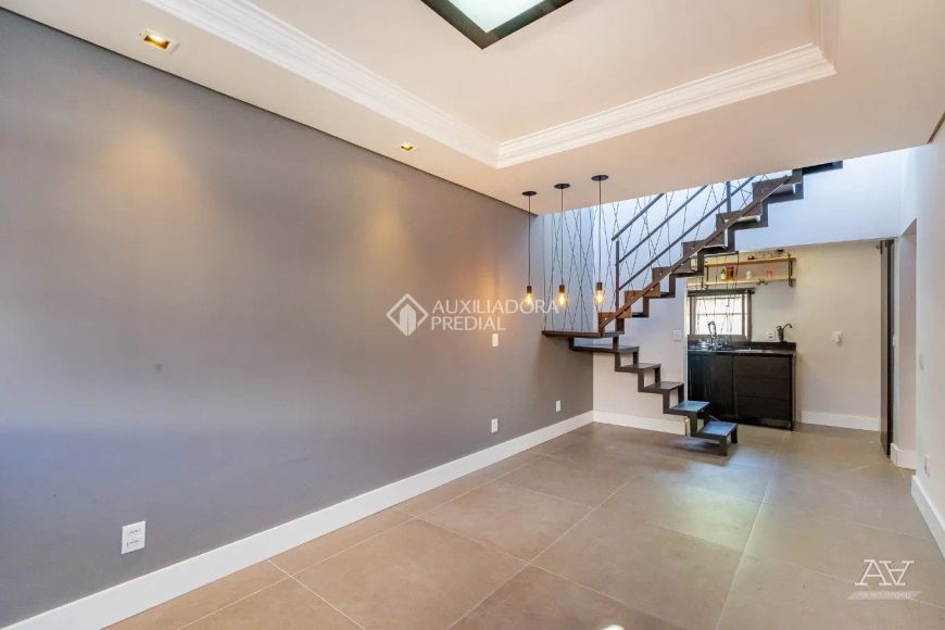 Duplex para venda com 102 metros quadrados com 1 quarto em Santa Cecília - Porto Alegre - RS