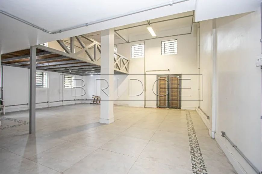 PREDIO COMERCIAL LOCALIZADO NO PETROPOLIS.