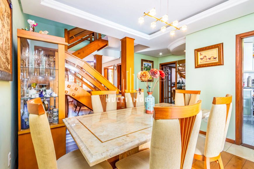 Casa com 362m² no bairro Jardim Lindóia
