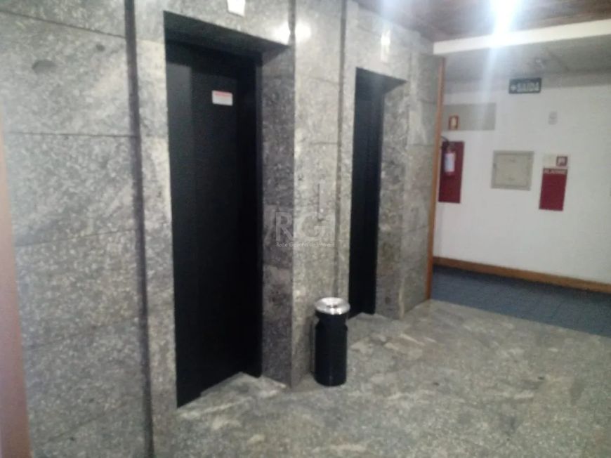 Ótima Sala Comercial com 37m² com 1 banheiro, localizada na Av. Carlos Gomes, avenida de grande flux
