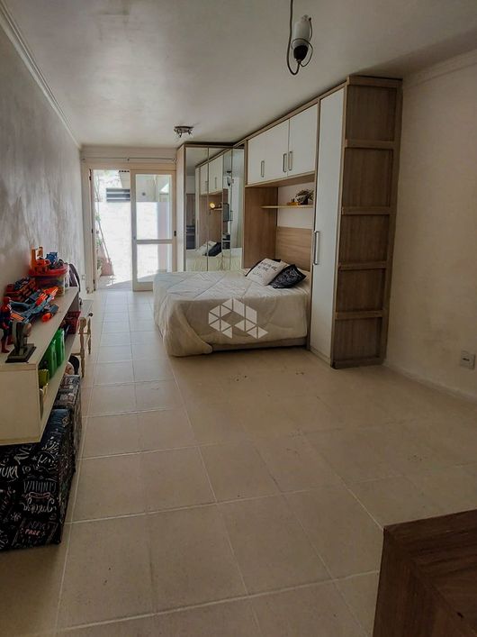 Amplo JK térreo, com 46 m², com jardim de inverno e área de serviço fechada, bairro Santa Cecília -