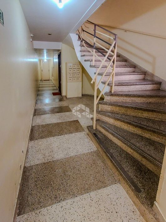 Amplo JK térreo, com 46 m², com jardim de inverno e área de serviço fechada, bairro Santa Cecília -