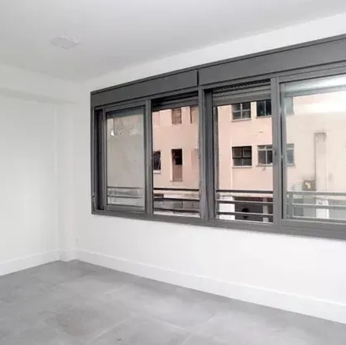 PLANEJAR IMÓVEIS ALUGA: Apartamento studio com vaga de garagem no bairro Farroupilha. Imóvel charmos