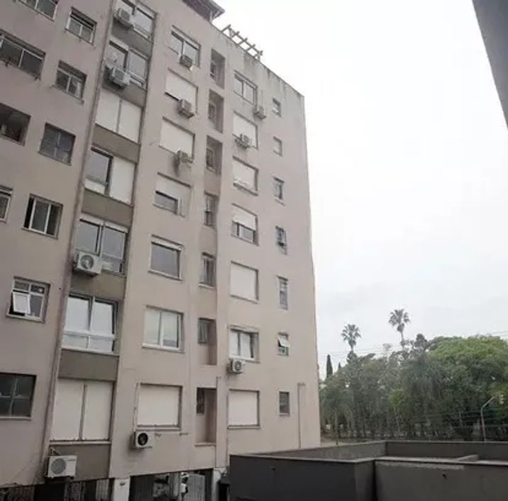 PLANEJAR IMÓVEIS ALUGA: Apartamento studio com vaga de garagem no bairro Farroupilha. Imóvel charmos