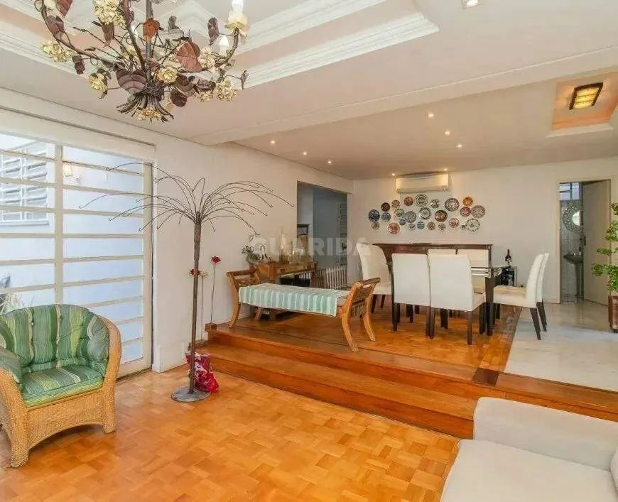 Casa Residencial de 234m², com 3 dormitórios, sendo 1 suíte no Bairro Três Figueiras