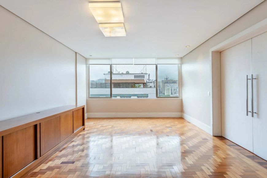 Apartamento com 3 quartos no bairro Moinhos de Vento.