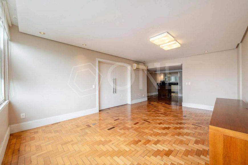 Apartamento com 3 quartos no bairro Moinhos de Vento.