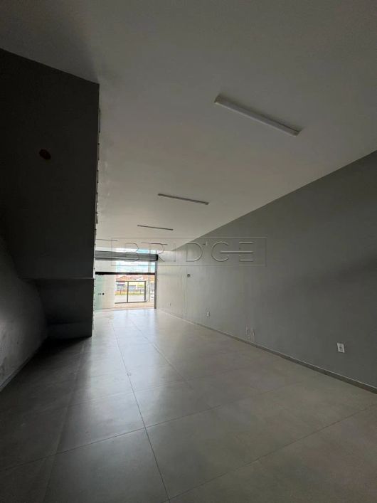 Loja na Assis Brasil, com Mezanino nova.