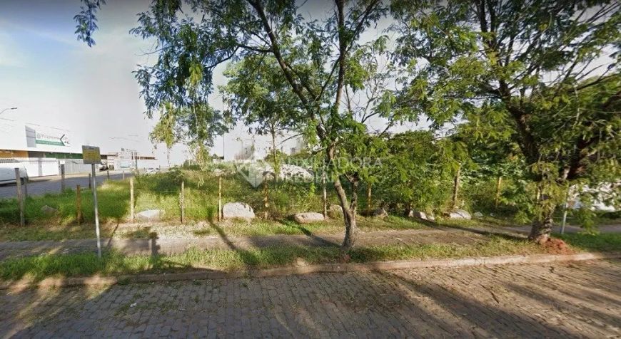 Excelente terreno de esquina no bairro Humaitá. 25 metros de frente por 82 metros de frente a fundos