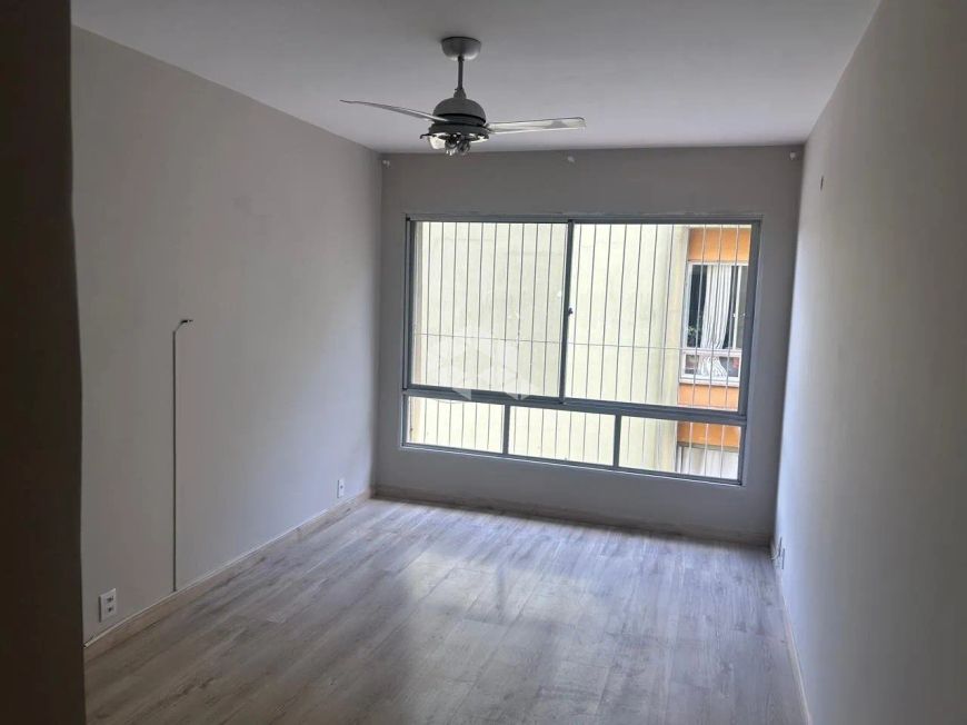 Apartamento de 02 dormitórios com 01 vaga de garagem, no bairro Cristal, zona sul de Porto Alegre/ R